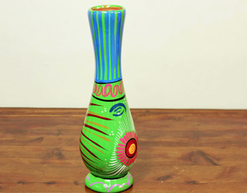 ネイティブ系の花瓶